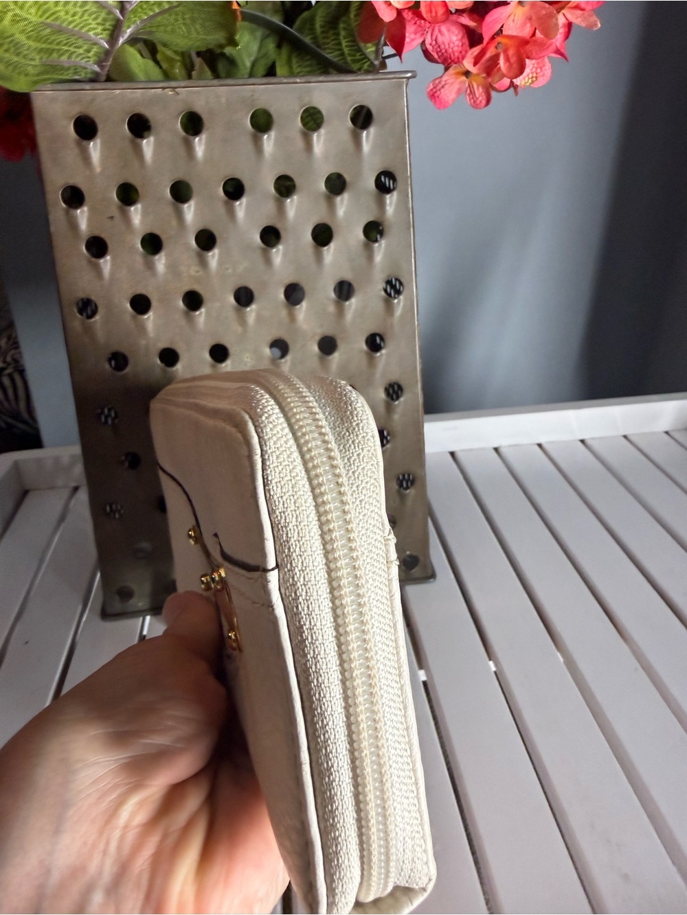 Michael Kors Women's Cream Zip Around Pebbled Leather Large Wallet EUC - Picture 10 of 12